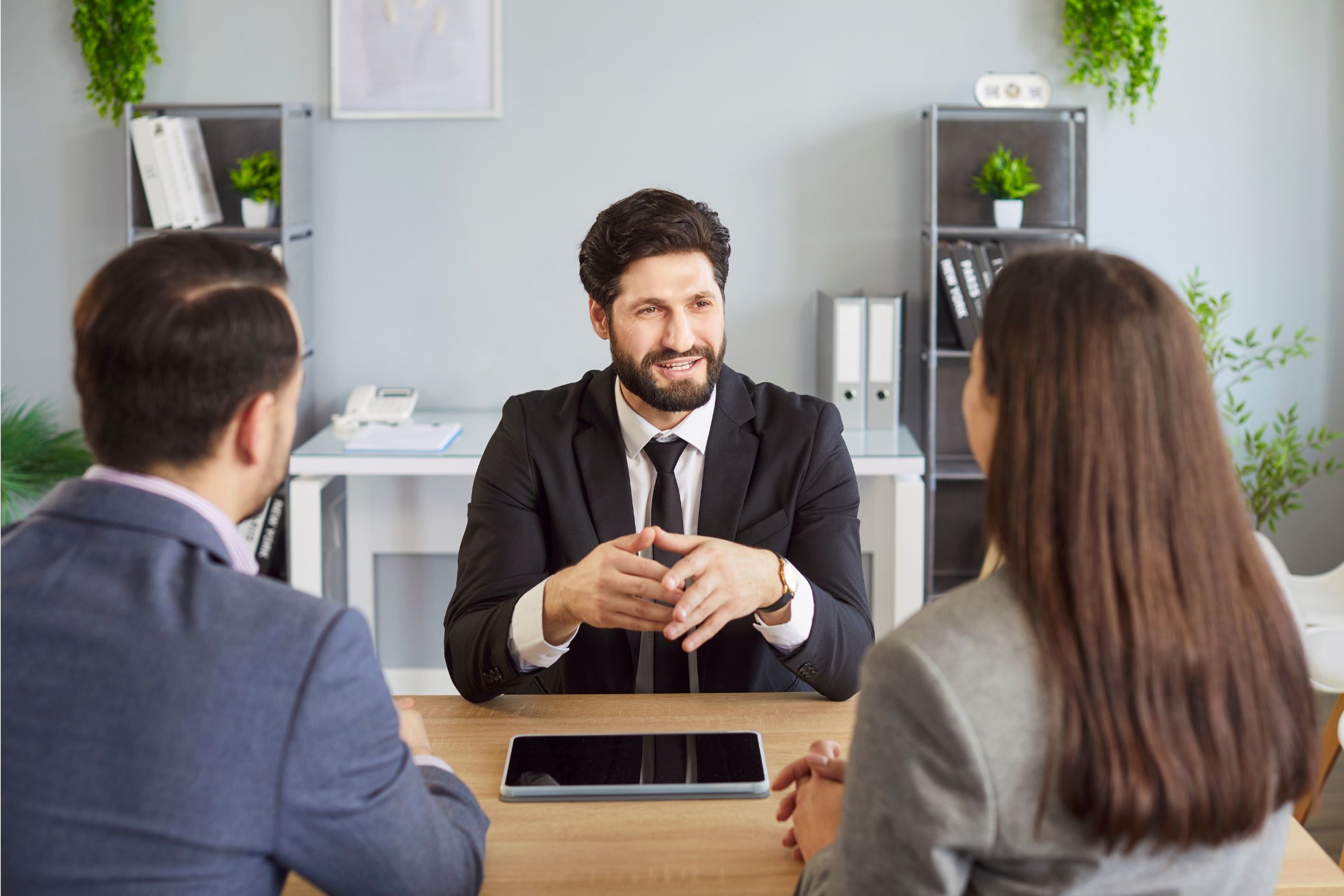 Présentation qualitative et conseillée, pas juste un CV.