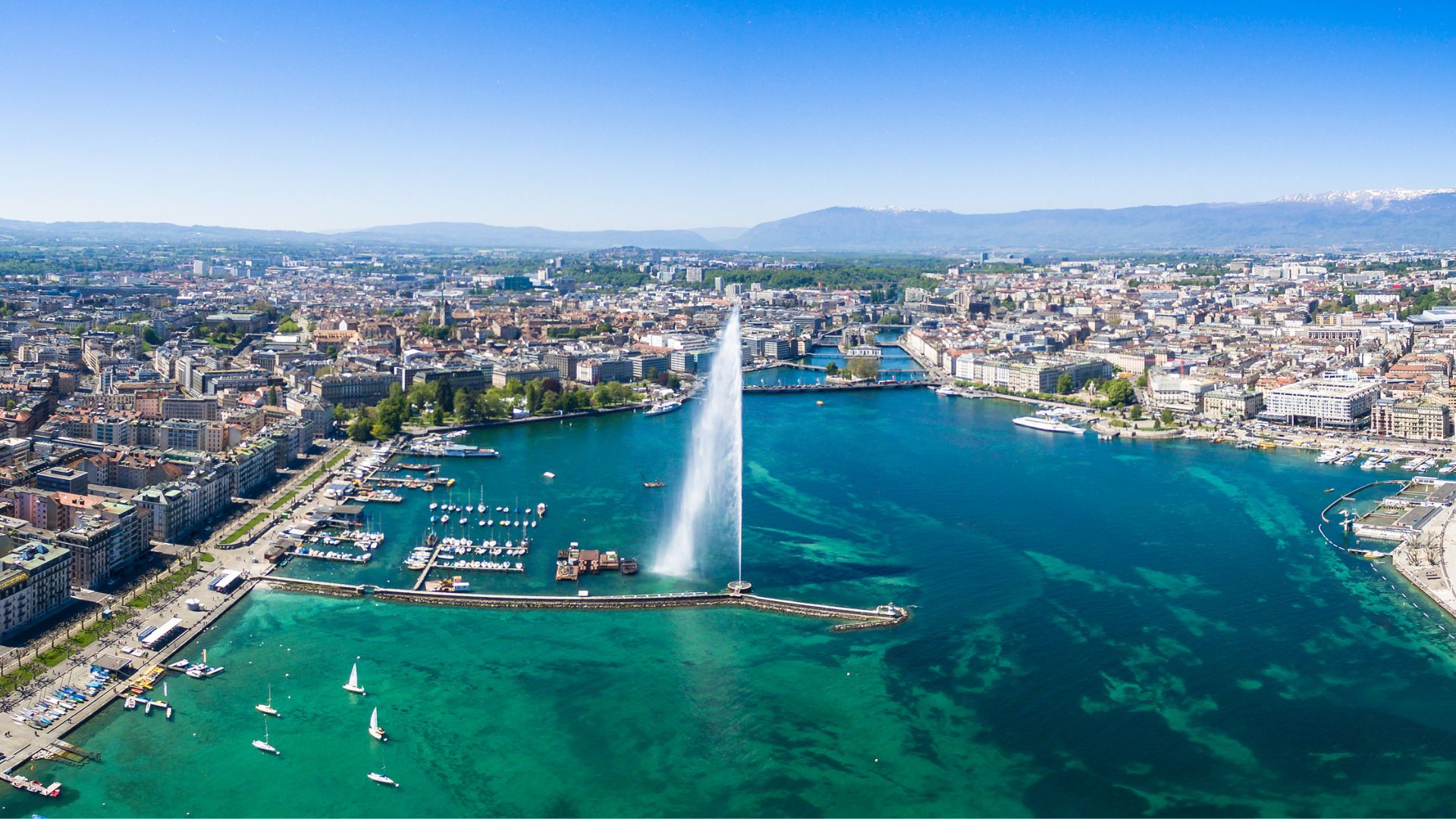 vue sur le lac léman, la ville de Geneve et le jet d'eau